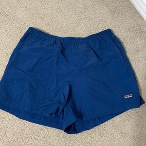 Women’s L Patagonia baggie shorts GUC